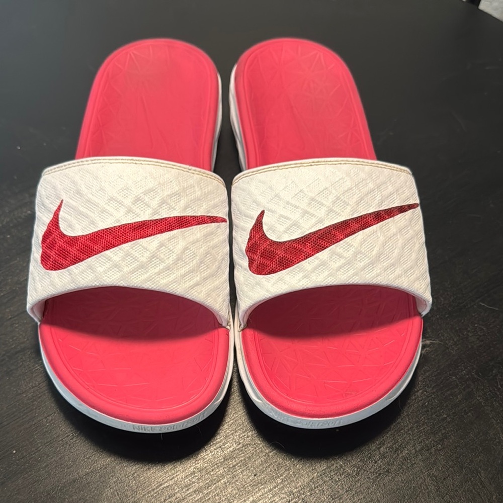 Nike White and Pink Sandals with Quilted Strap